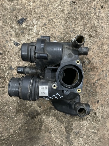 Корпус термостата LR022695 LAND ROVER