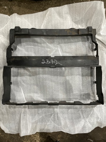 Повітроводи системи охолодження двигуна LR033397 LAND ROVER