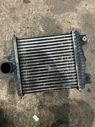 Охолоджувач наддувочного повітря LR036432 LAND ROVER