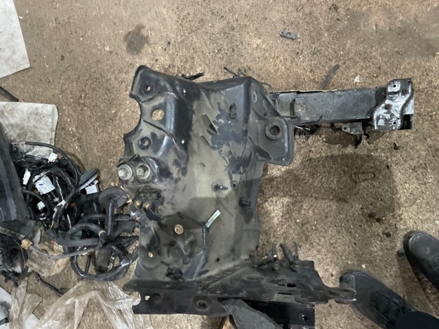 Лонжерон рами передній правий LR036509 LAND ROVER