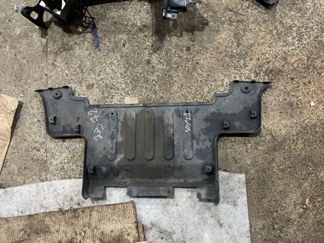 Заглушка бампера буксирувального гака, задня LR037930 LAND ROVER