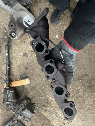 Колектор випускний, лівий LR038334 LAND ROVER