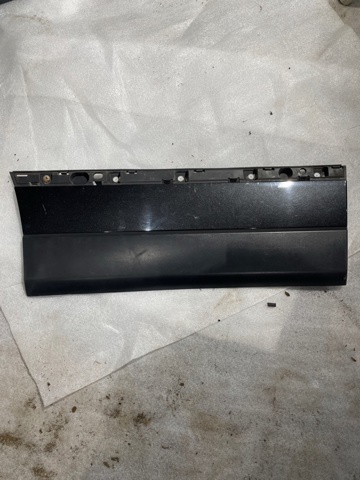 Молдинг задніх правих дверей, нижній LR038855 LAND ROVER