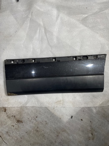 Молдинг задніх лівих дверей, нижній LR038856 LAND ROVER
