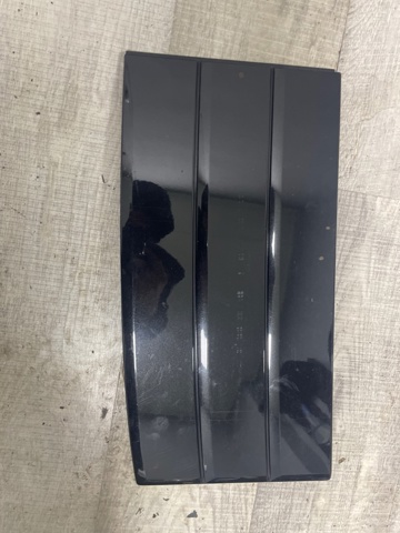Молдинг передньої правої двері LR038863 LAND ROVER