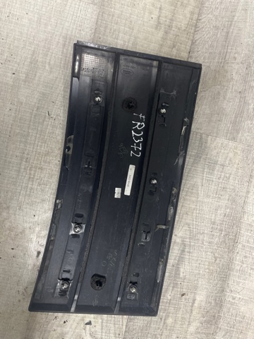 Молдинг передньої правої двері LR038863 LAND ROVER