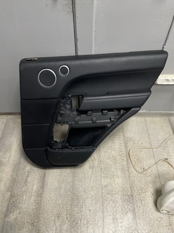 Дверна карта правих задніх дверей LR040532 LAND ROVER