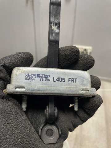 Обмежувач відкриття дверей, передній LR045540 LAND ROVER