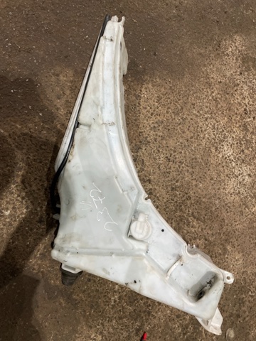 Бачок склоомивача LR050572 LAND ROVER