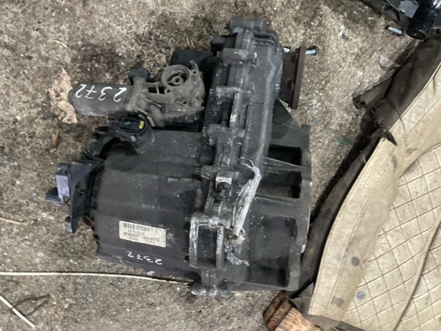 Раздатка (коробка роздавальна) LR052611 LAND ROVER