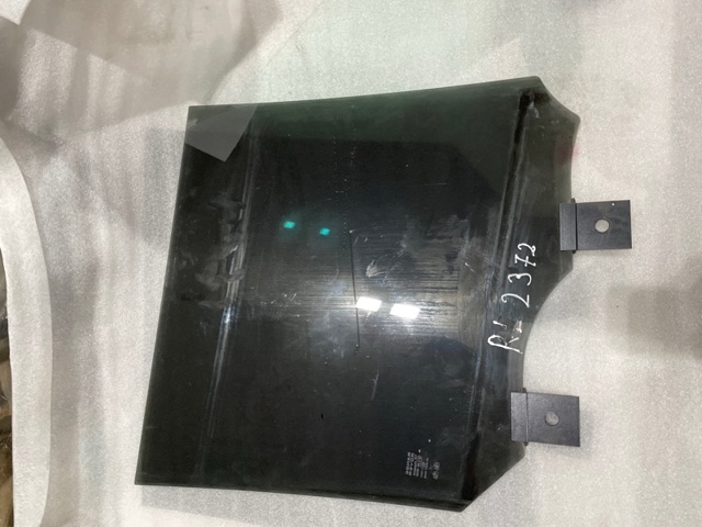 Скло задніх дверей, лівих LR052678 LAND ROVER