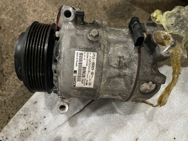Компресор системи кондиціювання LR057692 LAND ROVER