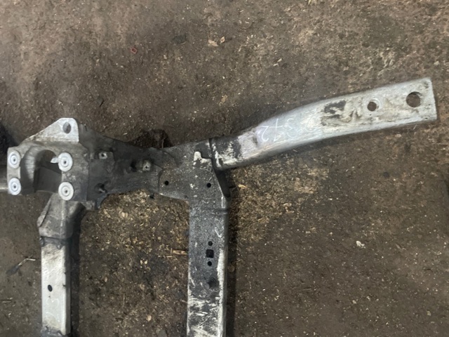 Підрамник передньої підвіски LR060034 LAND ROVER