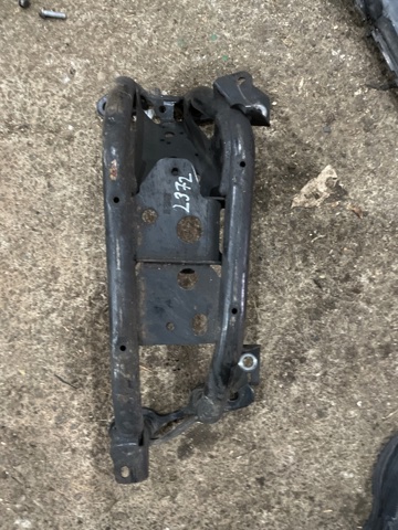 Кріплення кпп LR061587 LAND ROVER