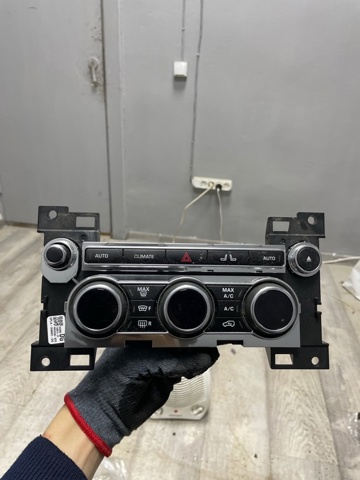 Блок управління кондиціонером LR067187 LAND ROVER