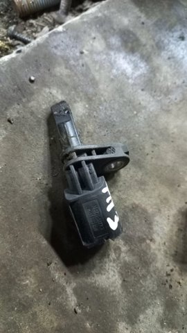 Передній правий датчик абс WHT003856 VAG