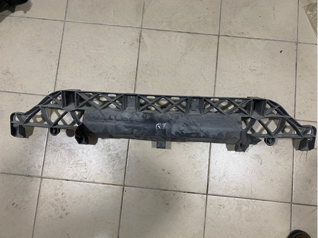 Кронштейн бампера заднього, центральний 4L0807329 VAG