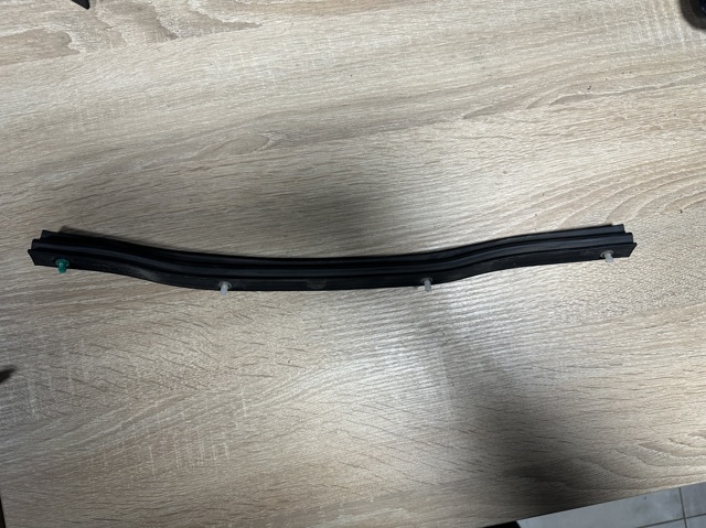 Гумка під капот 5902A052 MITSUBISHI