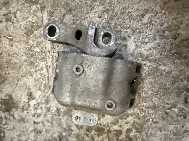 Права подушка двигуна 1J0199262BF VAG