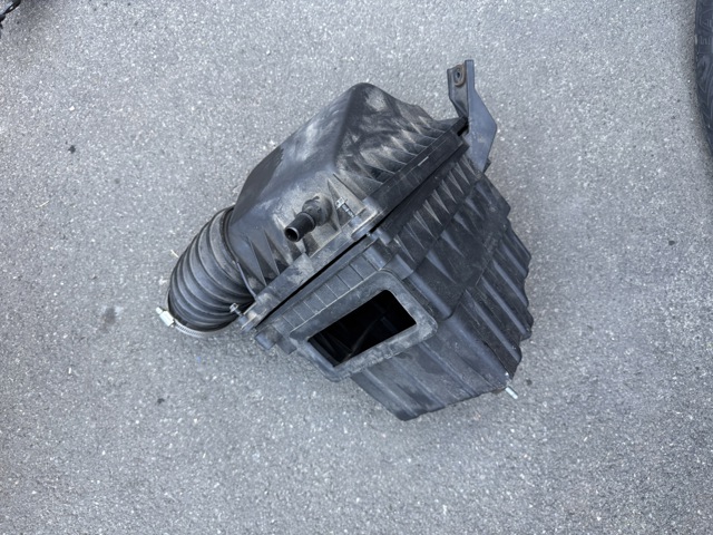 Корпус повітряного фільтра, верхня частина 68188641AA CHRYSLER