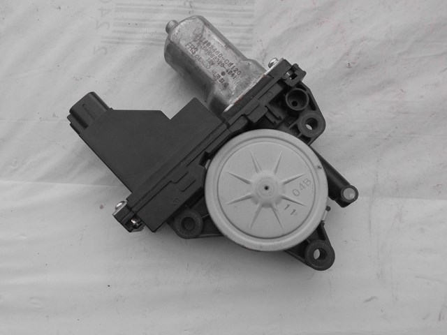 Мотор склопідйомника дверей передніх, правих 82460C5120 HYUNDAI
