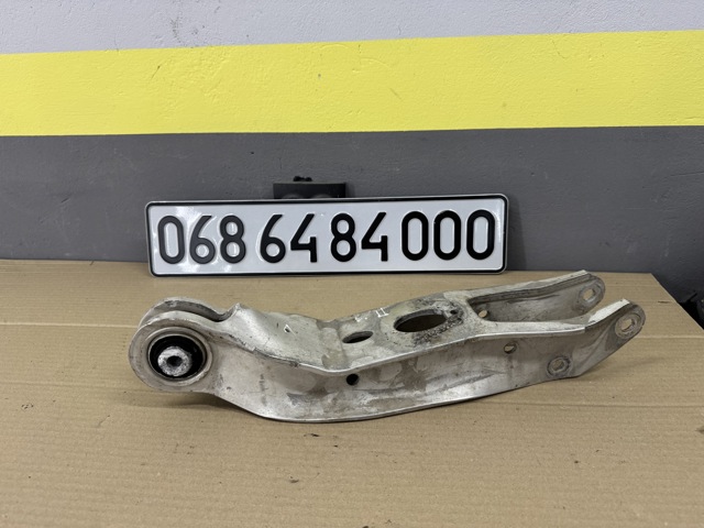 Важіль задньої підвіски нижній, лівий/правий 4M0505311J VAG