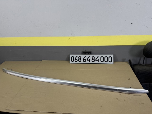 Рейлінг даху правий 80A860022F VAG