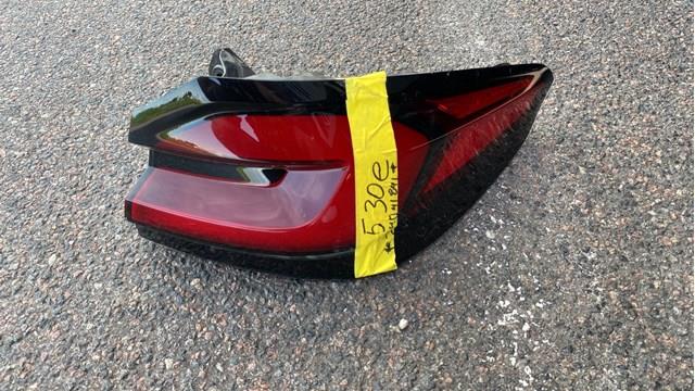 Задній правий зовнішній ліхтар 63218493814 BMW