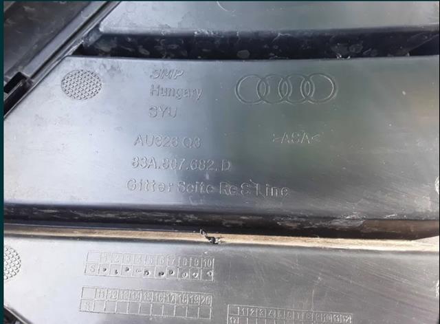 Решітка переднього бампера, права 83A807682D VAG