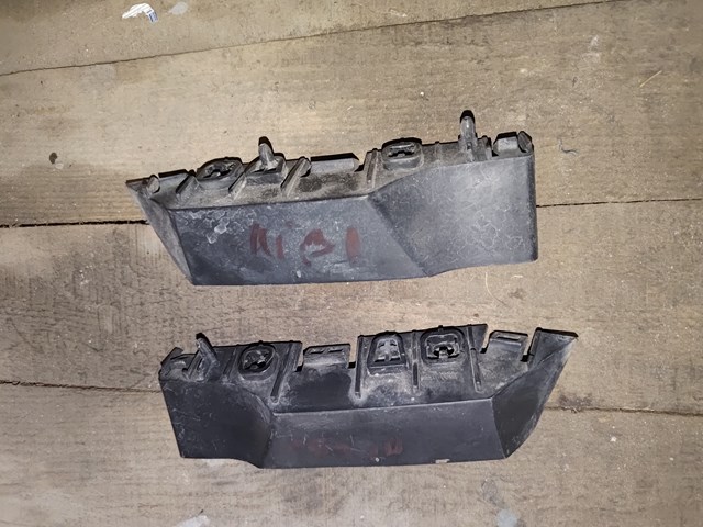 Кронштейн бампера переднього, правий CK5216A142AA LAND ROVER