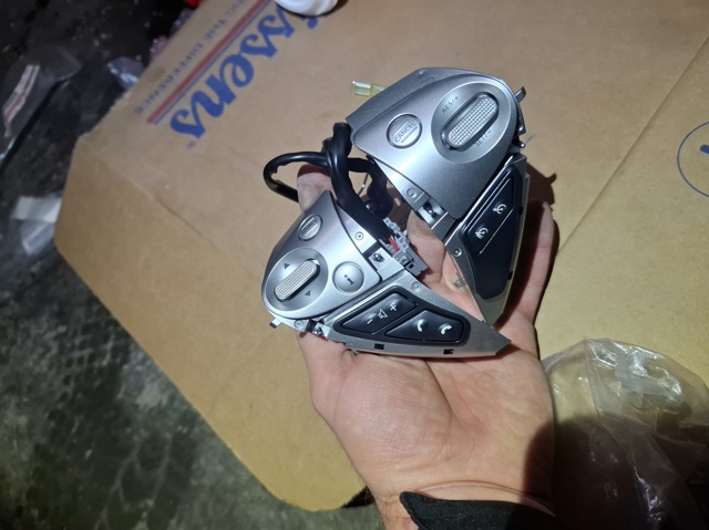 Блок кнопкових перемикачів рульового колеса 255501EL1A NISSAN