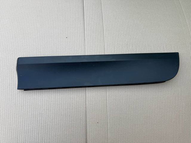 Накладка задніх лівих дверей, нижня 51137205781 BMW