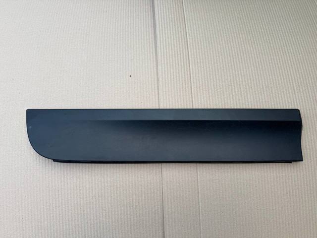 Молдинг задніх правих дверей, нижній 51137205782 BMW