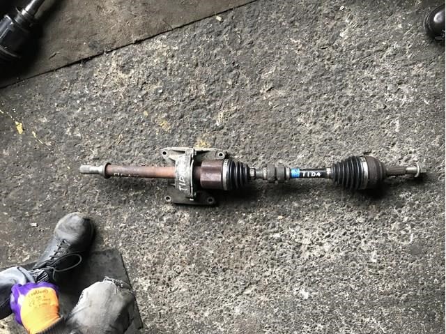 Піввісь передня, права 39100EL005 NISSAN