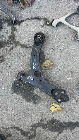 Правий важіль передній нижній підвіски 4806812300 TOYOTA