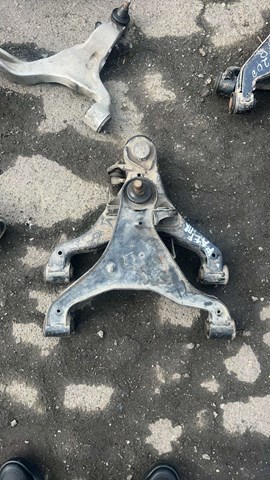 Правий важіль передній нижній підвіски 54500EB31A NISSAN