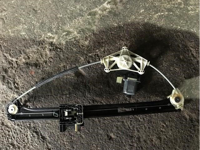 Двигун склопідіймача двері передньої, лівої 5Q0959801A VAG