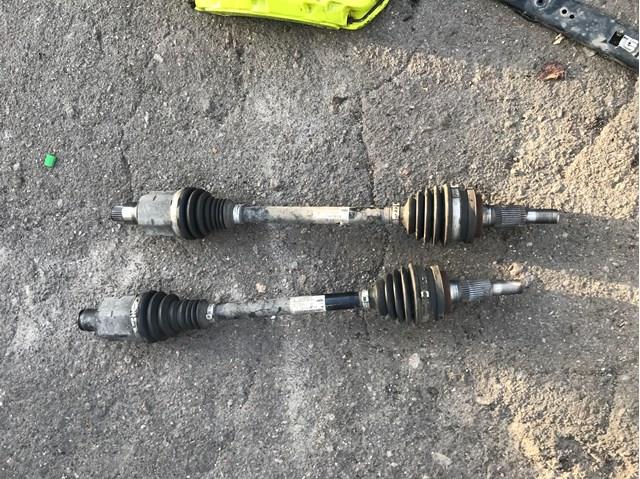 Піввісь передня, права 971407271E PORSCHE