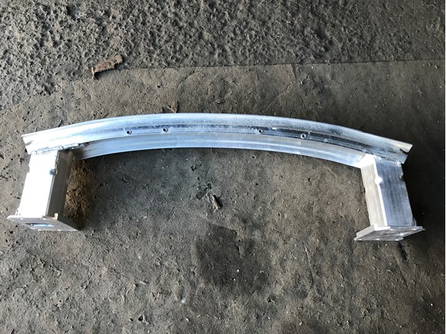 Шина бампера переднього 9J1805241B PORSCHE