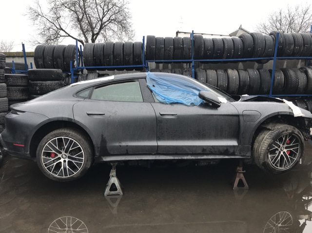 Бічна частина задня ліва 9J1809087YGRV PORSCHE