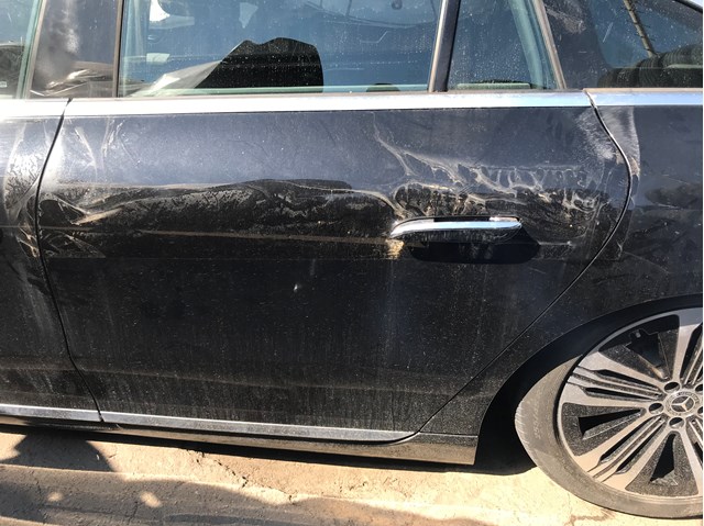 Скло задніх дверей, правих A2977353600 MERCEDES