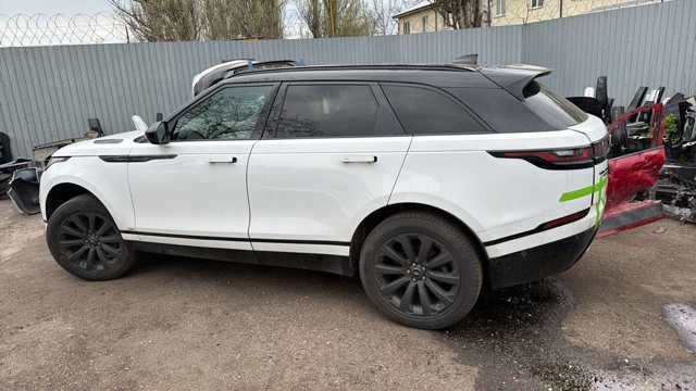 Накладка заднього лівого крила LR110617 LAND ROVER