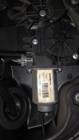 Моторчик склопідйомника двері задніх, правих 834602T000 HYUNDAI