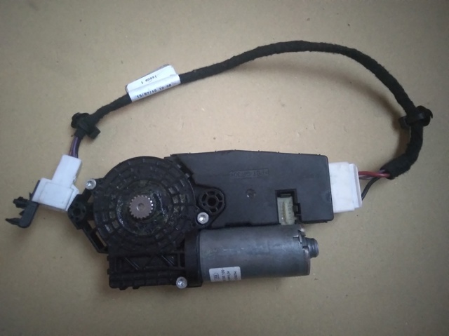 Двигун приводу люка A2059009104 MERCEDES