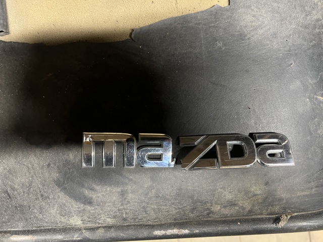 Емблема на кришку багажника, фірм.значок EG2151710 MAZDA
