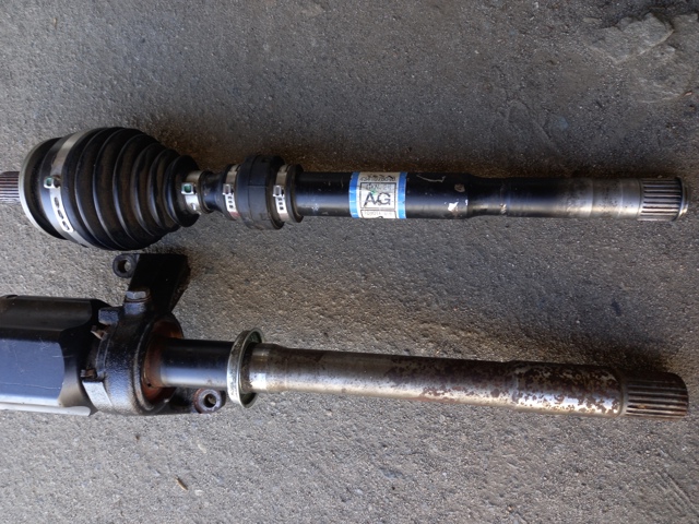 Привід передній правий 4341078040 TOYOTA