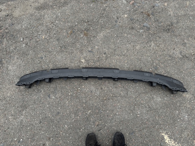Кронштейн бампера заднього, центральний 4M0807458A VAG