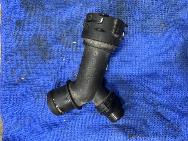 Заливна горловина системи охолодження 8W0122293A VAG