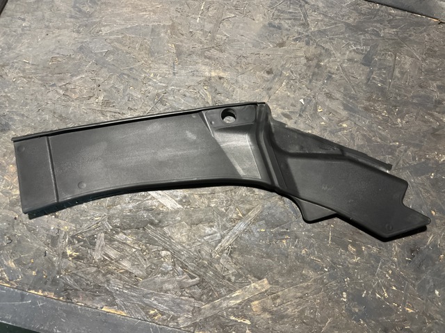 Вія лівої фари 8W0805285A VAG