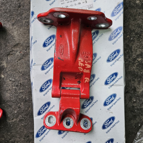 Петля задніх (навстіж) дверей, права верхня 2214728 FORD